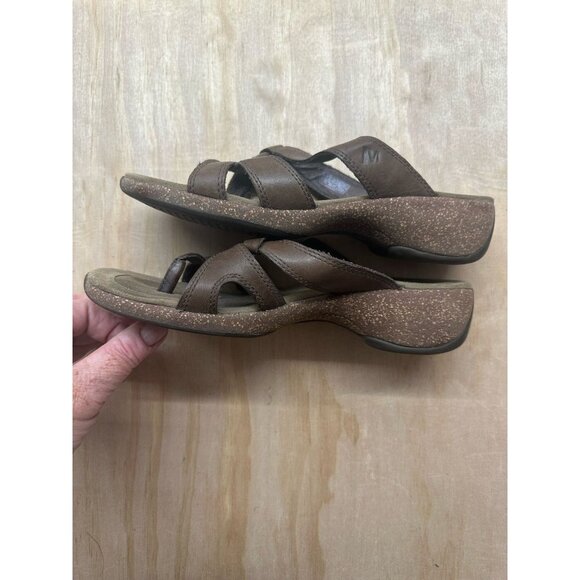 Merrell Brown Leather Wedge Thong Slip On Sandals Air Cushion Comfortable 9 - Picture 1 of 6